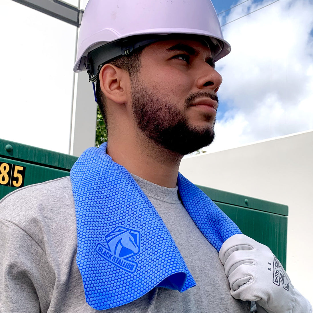 Black Stallion AH7055-BL cooling towel shown in use