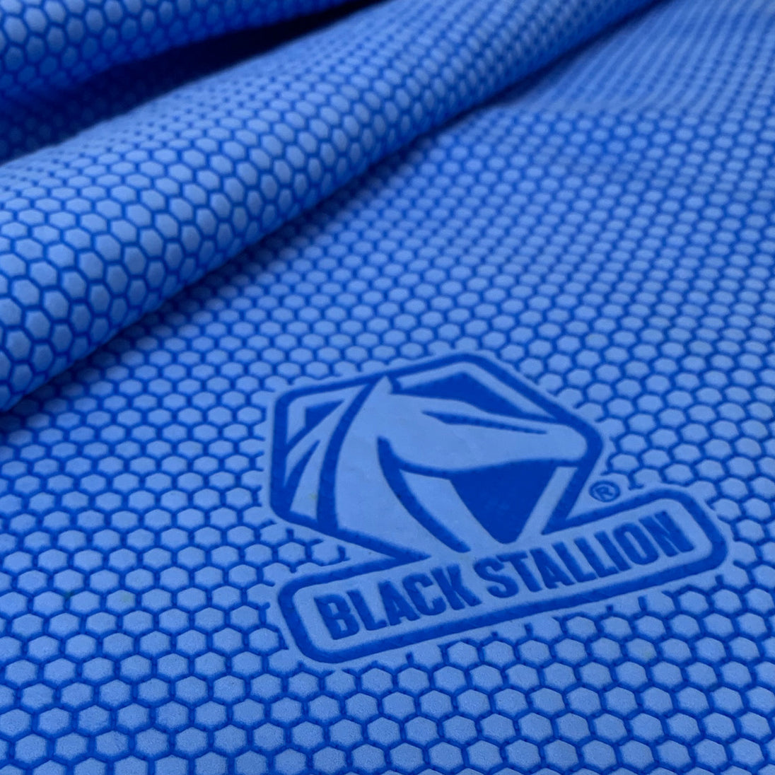 Detail view 2 of the Black Stallion AH7055-BL cooling towel